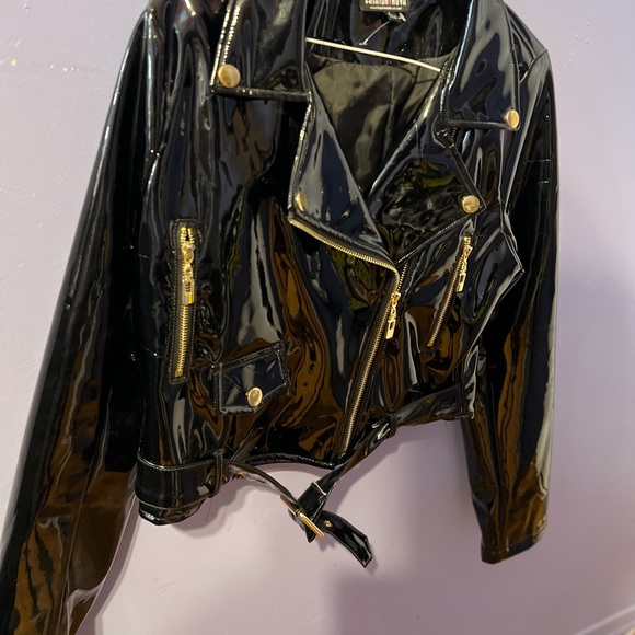 Cropped latex material jacket - Picture 3 of 4